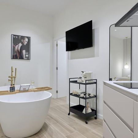 Romantic Apartment N1 Oceanografico By Virkin Suites バレンシア エクステリア 写真