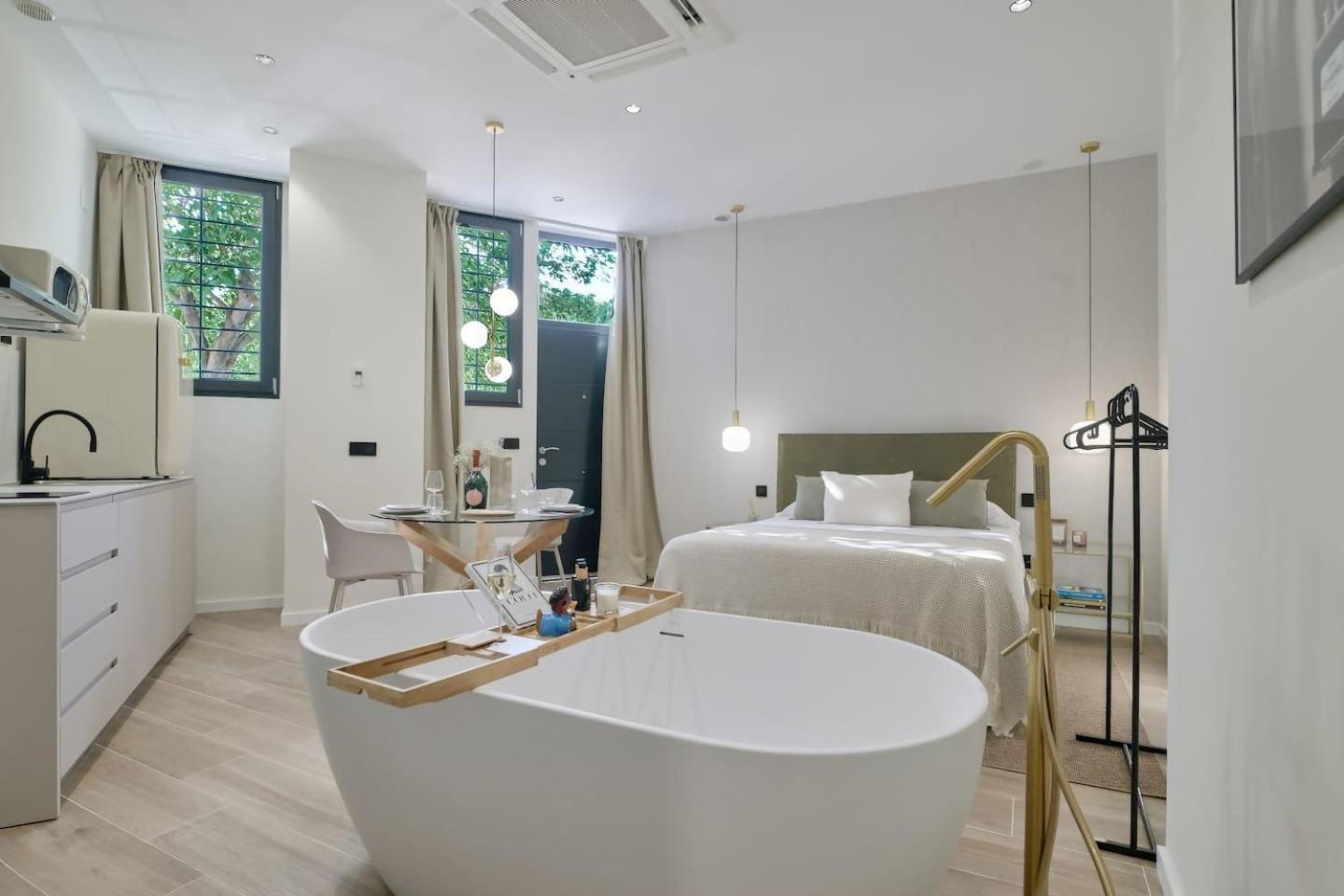Romantic Apartment N1 Oceanografico By Virkin Suites バレンシア エクステリア 写真